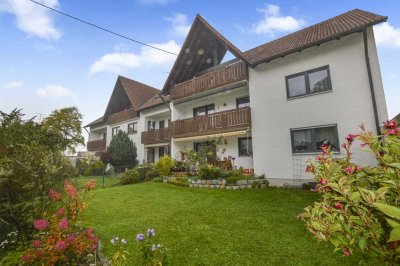 Gepflegte 3-ZKB Wohnung mit Einbauküche, Balkon, Gartenanteil und Garage in ruhiger Lage