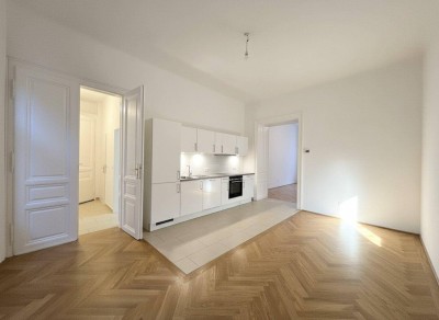 Elegante unbefristete hofseitige 2 Zimmer - Altbauwohnung mit moderner Ausstattung - in 1070, Halbgasse nahe Westbahnhof &amp; Mariahilfer Straße