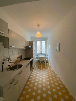 Helles möbliertes WG-Zimmer in frisch sanierter Altbauwohnung — zentrale Lage in Koblenz