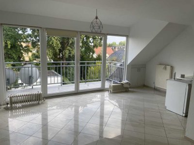 Vollständig renovierte 3-Zimmer-Wohnung mit Balkon in Berlin