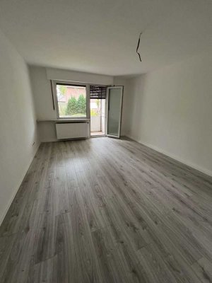 Schöne 2,5 Zimmer Erdgeschosswohnung mit Balkon