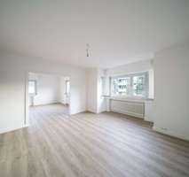 Geschmackvolle 3-Raum-Wohnung mit Balkon und EBK in Köln