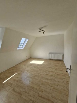 Schöne und gepflegte 2-Raum-Dachgeschosswohnung in Burbach-Wahlbach