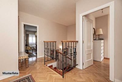 Gepflegte Doppelhaushälfte mit Garage und überdachtem Freisitz