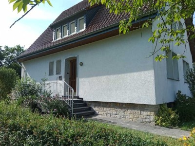 Wohnung mit Garten, drei Zimmern, überdachter Terrasse und Garage im Schölerberg
