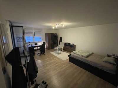 Moderne 1-Zimmer-Wohnung mit Balkon und EBK in Bayreuth