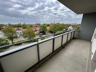 Frisch renoviert! Helle 1-Zimmer-Wohnung mit großem Balkon!