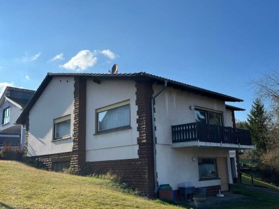 BERGWEILER : BUNGALOW mit POTENTIAL in SACKGASSE mit FERNBLICK !