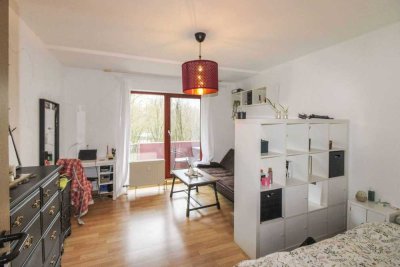 Solide Anlage: Vermietete 1-Zi.-Erdgeschosswhg. mit Balkon in Uninähe