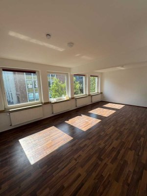 Düren-Zentrum: Moderne Wohnung über zwei Etagen zu vermieten (ca. 130 qm) ****