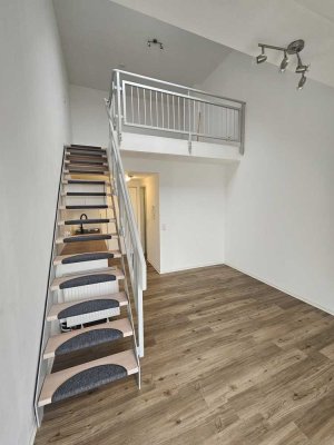 Helle 1 Zimmer Wohnung mit Blick vom Balkon ins Leinetal, neu renoviert  inkl. Tiefgaragenstellplatz