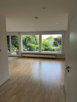 Stilvolle 5-Raum-Maisonette-Wohnung mit gehobener Innenausstattung mit Garten / Königstein im Taunus