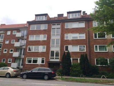 Top renovierte 3-Zimmer-Wohnung mit Balkon und Einbauküche in zentraler Lage von Hamburg !