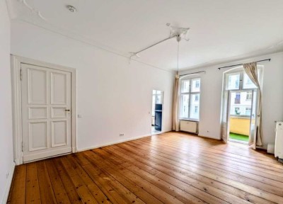 Provisions- und Bezugsfrei: Helle 2-Zimmer-Altbauwohnung mit Balkon im Friedrichshainer Nordkiez