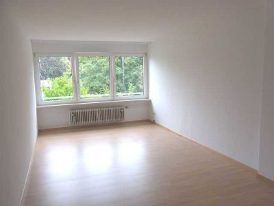Großzügige, helle 1-Zimmer-Wohnung mit Einbauküche, 43 m², mitten in Augsburg!