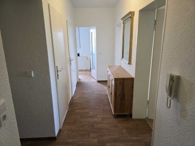 Stilvolle, modernisierte 2-Zimmer-Wohnung mit Balkon und EBK in Stuttgart