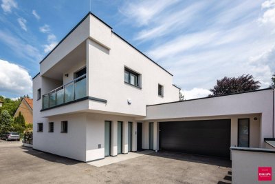 Ruhe, Natur, Luxus pur: Modernes Einfamilienhaus mit Pool und Doppelgarage in Hagenbrunn