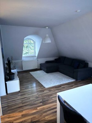 2 Zi. DG-Wohnung mit sep. Ankleide + EBK + Balkon in ruhiger Lage Nürnberg-Erlenstegen – ab 01.08.
