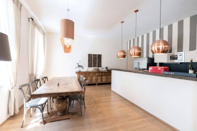 Stilvolle, voll ausgestattete Altbauwohnung im Servitenviertel