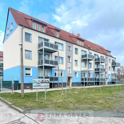 HOHENPRIEßNITZ * 3-ZIMMER-DACHGESCHOSS-WOHNUNG * RUHIGE WOHNANLAGE * PARKPLATZ VOR DER TÜR