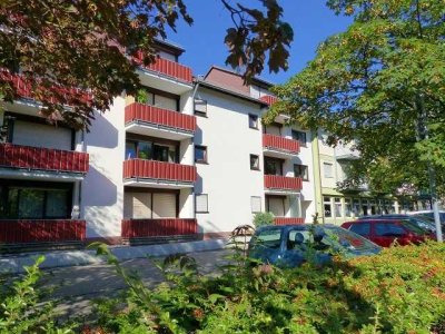 Bezugs- und provisionsfrei: Gepflegte 2-Zimmer-Eigentumswohnung in Seepark-Nähe mit Balkon