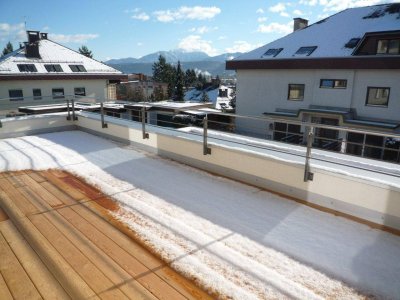 NEUWERTIGE Wohnung am SPITALBERG - TOP Lage! - TOP FERNBLICK ! + ca. 50m2 SÜDTERRASSE inkl. 1 TG PLATZ !
