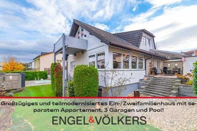 Großzügiges Ein-/Zweifamilienhaus mit separatem Appartement, 3 Garagen und Pool!