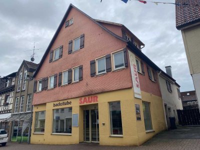 Mittendrin statt nur dabei: Wohnhaus mit ehemaliger Bäckereifiliale in Dornstetten