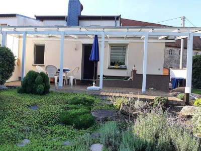 Einfamilienhaus in ländlicher Lage mit Garten und Pool