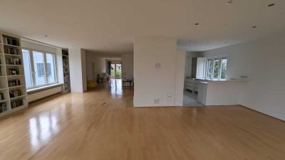Geräumige 4-Raum-Wohnung mit gehobener Innenausstattung mit Balkon und EBK in Bad Zwischenahn - Ofen