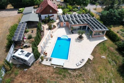 Zwei Häuser mit Pool Solar und Tesla zu verkaufen