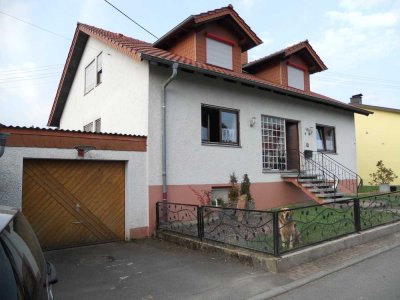Geräumiges, preiswertes 8,5-Zimmer-Einfamilienhaus in Limbach-Heidersbach Limbach