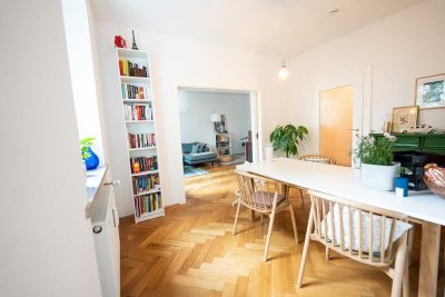 Neuhausen Ecke Rotkreuzplatz! 4-Zi.-Wohnung mit Altbaucharme und Balkon zum Innenhof