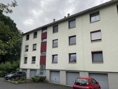 Freundliche und gepflegte 2,5-Raum-Hochparterre-Wohnung mit Balkon und EBK in Schwarzenbek