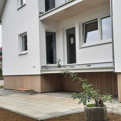 Neubau 4-Zimmer Wohnung / Haus Erstbezug - ideal für Familien - mit großem Garten am Bach