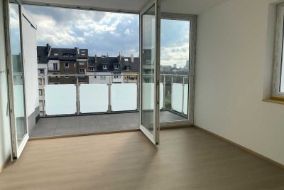 Lichtdurchflutete Dachgeschoss-Wohnung mit Balkon und Fußbodenheizung in Flingern – KOMPLETT SANIERT