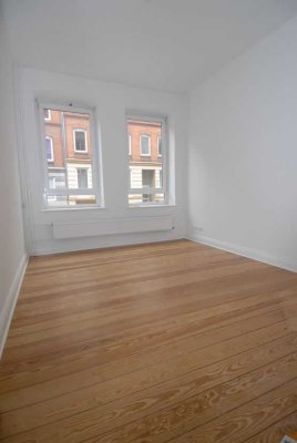 Schöne 1 Zimmer "Altbauwohnung" in ruhiger Fahrradstraße mit Einbauküche und modernem Duschbad