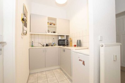 � mit Einbauküche: 1,5-Raum-Wohnung mit Carport-Stellplatz +++