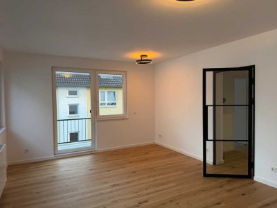 Direkt am Rhein - Wunderschöne 2-Zimmer-Wohnung mit Balkon in Altstadt-Süd