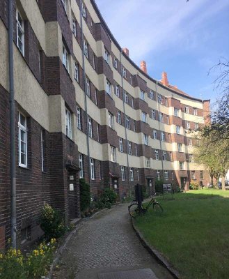 Conradhof: sanierte 2-Zi.-Wohnung mit Balkon!