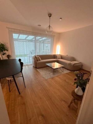 Exklusive, neuwertige 2-Zimmer-Terrassenwohnung mit Balkon in Köln