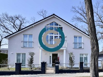 LICHTDURCHFLUTETES FOYER & KAMIN - MODERN & ELEGANT - SCHÖN ANGELEGTER GARTEN & DOPPELGARAGE