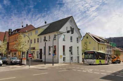 Charmantes Mehrfamilienhaus mit zentraler Lage