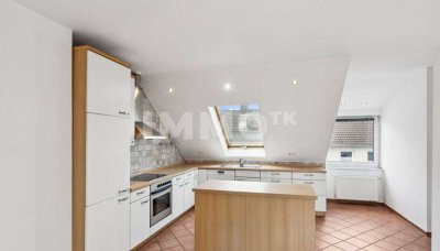82 m² Wohlfühlwohnen: Moderne DG-Wohnung mit Einbauküche und Loggia