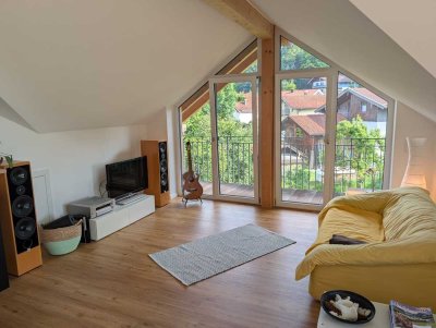 Schöne, möblierte 2-Zimmer-Dachgeschosswohnung zur Zwischenmiete