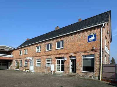 Wohn- & Geschäftshaus mit großflächigen Werkhallen zum fairen Preis