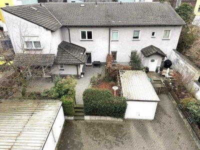10 Wohneinheiten! Sehr gepflegtes Mehrfamilienhaus mit dazugehörigem Hinterhaus und Garagen!!!