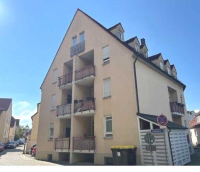 Gepflegte 2 Zimmer-Stadtwohnung mit zwei Balkone und Kellerraum, Lage: 1. Obergeschoss, frei ab 1.2.