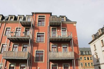 Erstbezug nach Renovierung: brandneue EBK, Balkon und Parkplatz