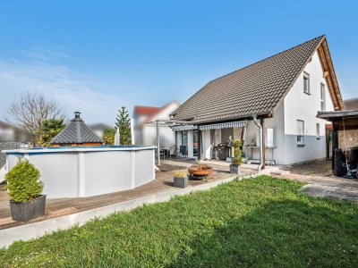 Reserviert: Modernes Pärchenhaus mit Pool &amp; Garten – Flexibles Wohnen in Elchesheim-Illingen
